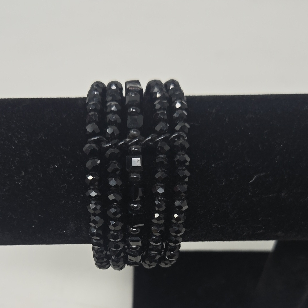 Elegant Black Beaded Bracelet